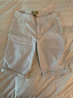 Democracy White Women’s Bermuda Shorts